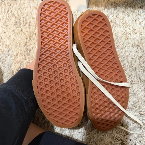 Vans - Picture 2 of 2